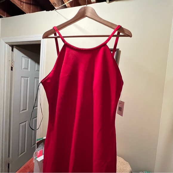 The MOST BEAUTIFUL red ball gown - Picture 6 of 6